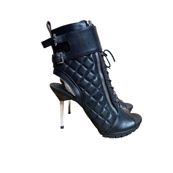 Michael Kors Teagan Boot women's size 8. Quilted/lace up. Have box! - Picture 2 of 6